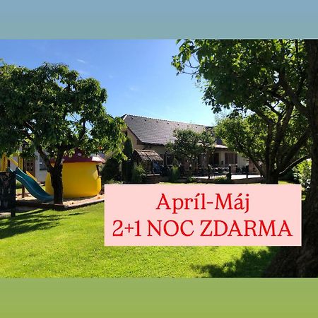 Apartmany Berries Валча Экстерьер фото